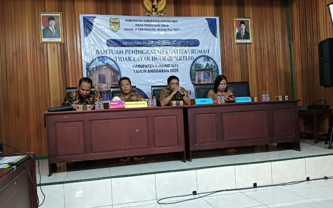 Camat Tewah (Hendra Surya) Menghadiri Sosialisasi Pelaksanaan Kegiatan Bantuan Peningkatan Kualitas Rumah Tidak Layak Huni (BPKRTLH) Kabupaten Gunung Mas Tahun Anggaran 2025 Di Desa Sare Rangan.