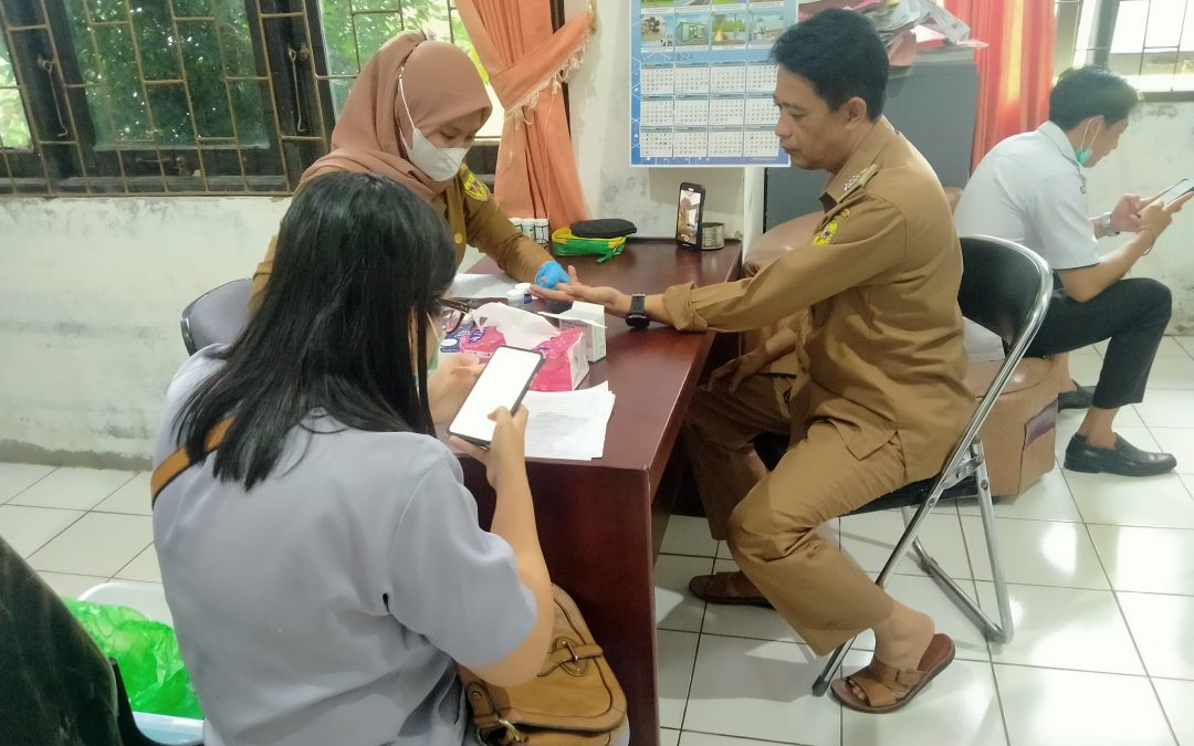 Camat Tewah Beserta Staff Melakukan Cek Kesehatan Gratis (CGK) Yang Dilaksanakan Oleh Petugas UPT. Puskesmas Tewah